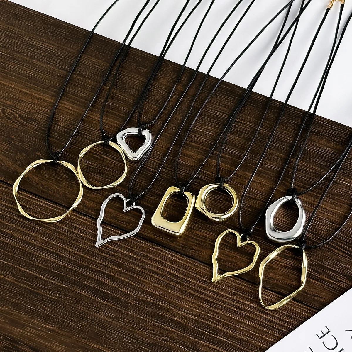 Women’s boho necklace-Retro Cool Style Round Square Heart Shape Alloy Leather Rope Metal Hollow Out Women's Pendant Necklace