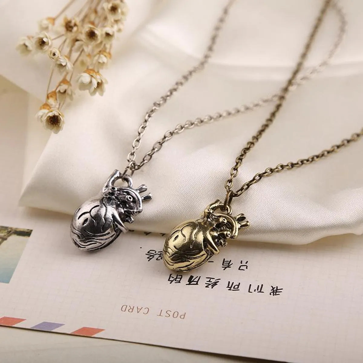 Women’s butterfly necklace-New Fashion Anatomical Heart Pendant Necklace Wholesale