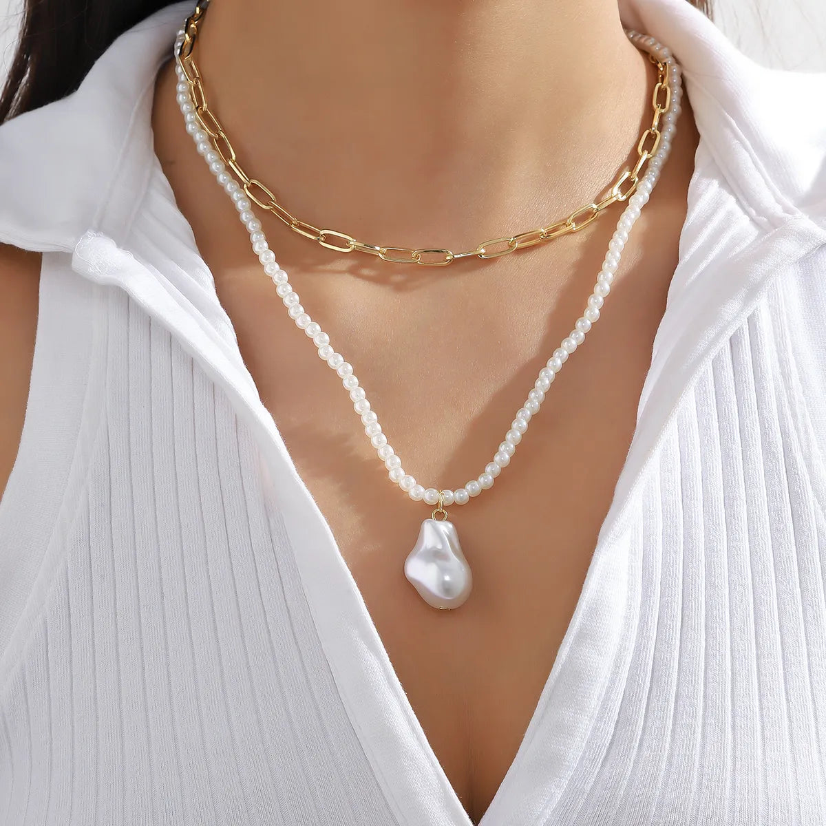 Women’s high-end necklace-Simple Style Geometric Solid Color Artificial Pearl Copper Gold Plated Pendant Necklace In Bulk