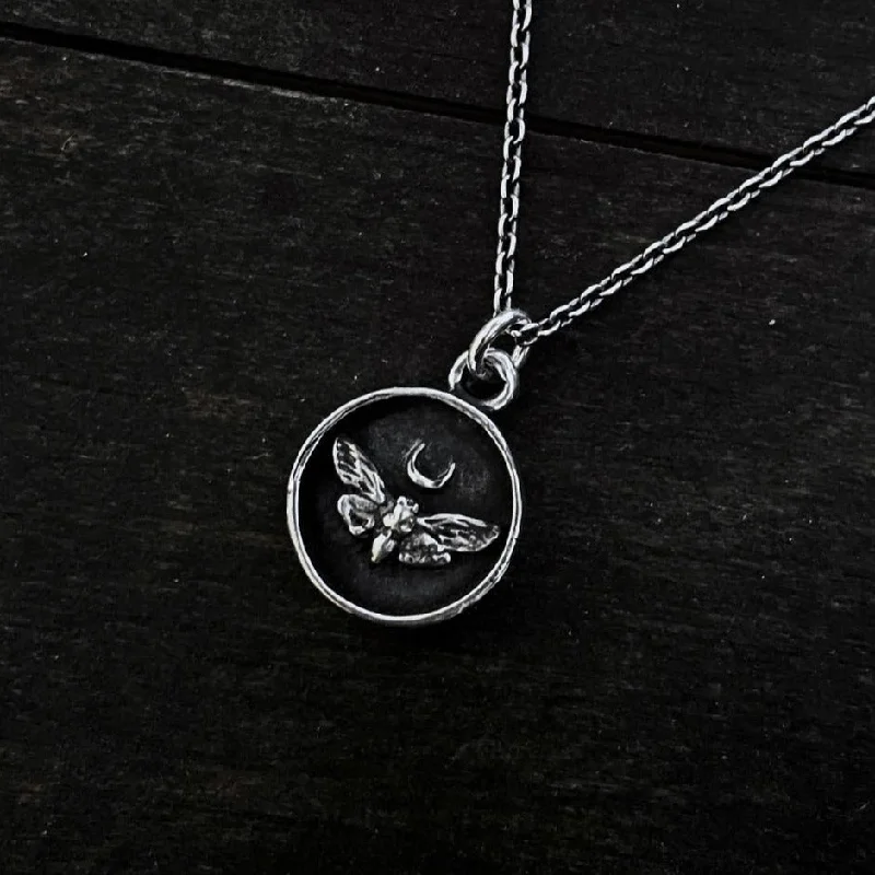 Women’s infinity necklace-Cicada Black Necklace