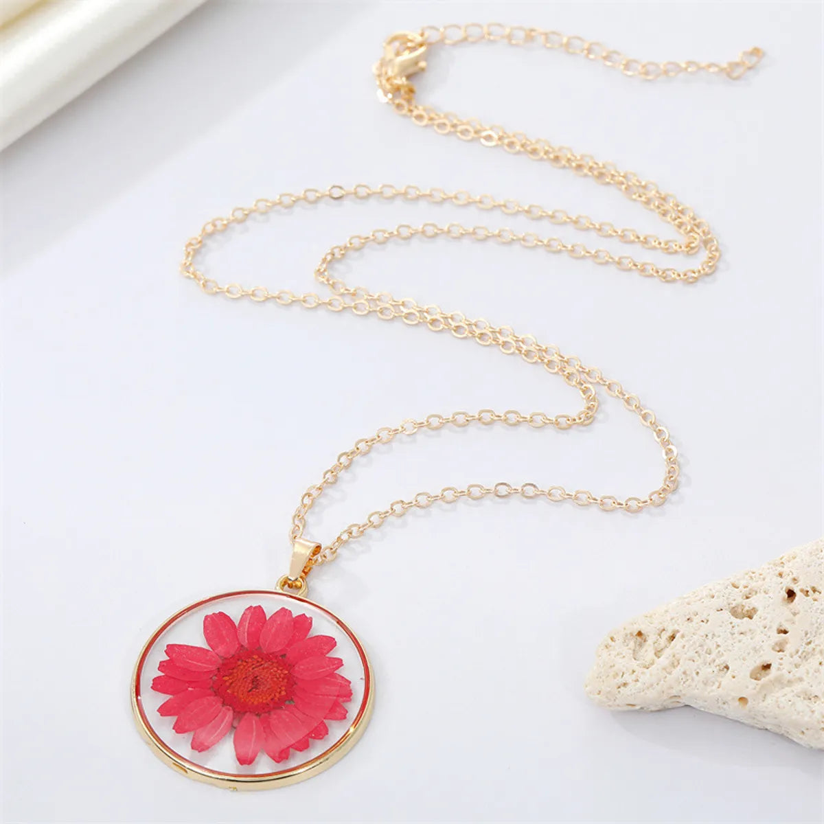 Women’s fashion-forward necklace-Bohemian Natural Dried Flower Transparent Round Resin Necklace