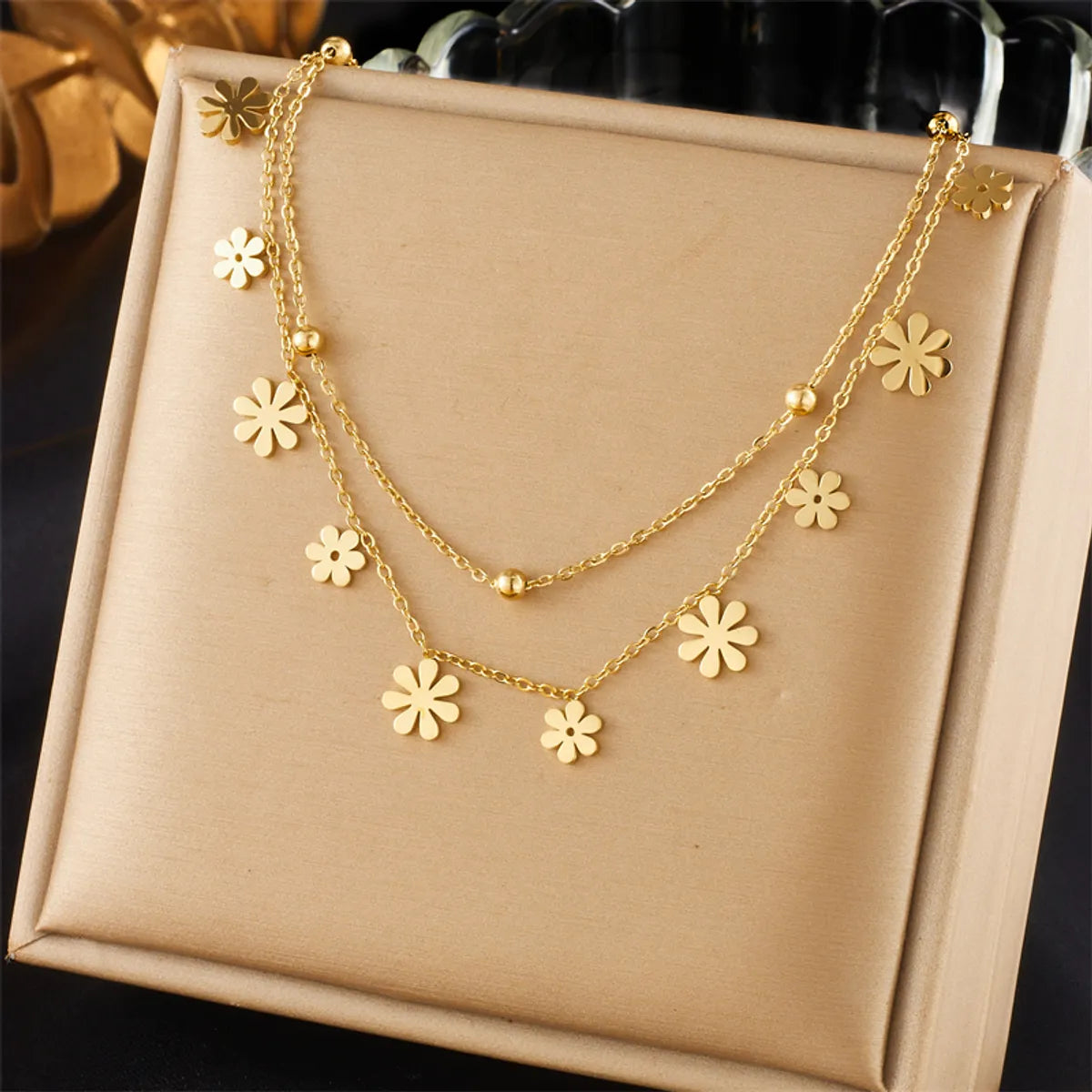 Women’s personalized diamond necklace-Wholesale Vintage Style Sun Star Flower Titanium Steel Plating 18k Gold Plated Necklace