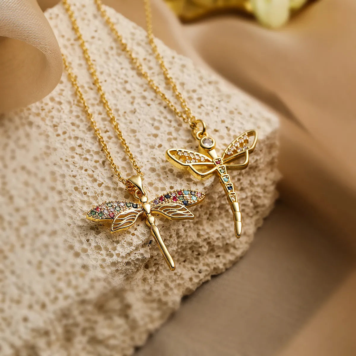 Women’s designer necklace-Simple Style Commute Dragonfly Copper Plating Inlay Zircon 18k Gold Plated Pendant Necklace