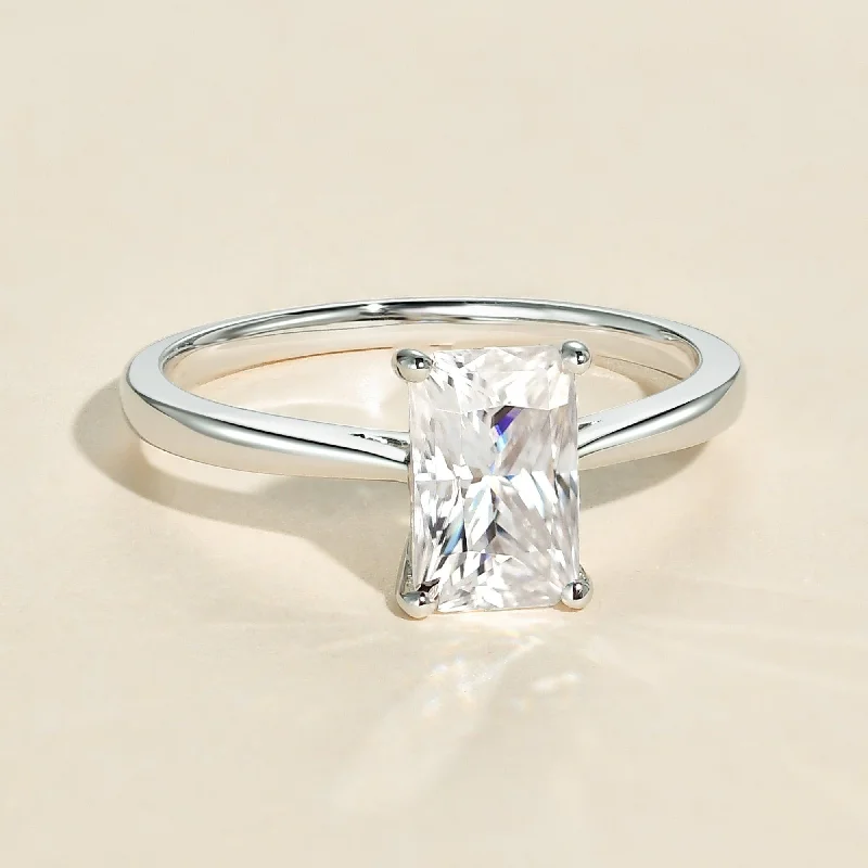 Women’s fashion rings-2.0ct Baguette Cut Moissanite Classic Solitaire Ring