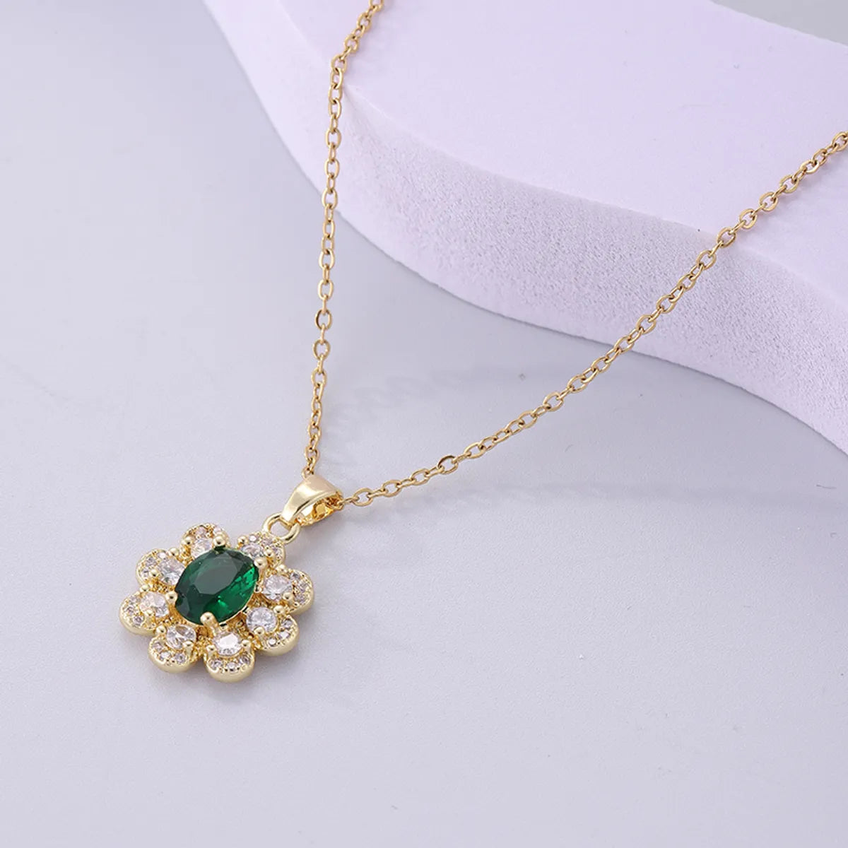 Women’s floral necklace-Retro Flower Stainless Steel Copper Plating Inlay Zircon 18k Gold Plated Pendant Necklace