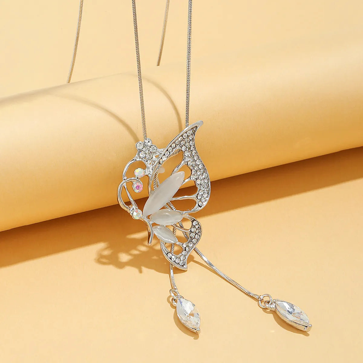 Women’s luxury diamond necklace-Elegant Butterfly Alloy Copper Plating Inlay Artificial Crystal Artificial Rhinestones Opal Women's Sweater Chain