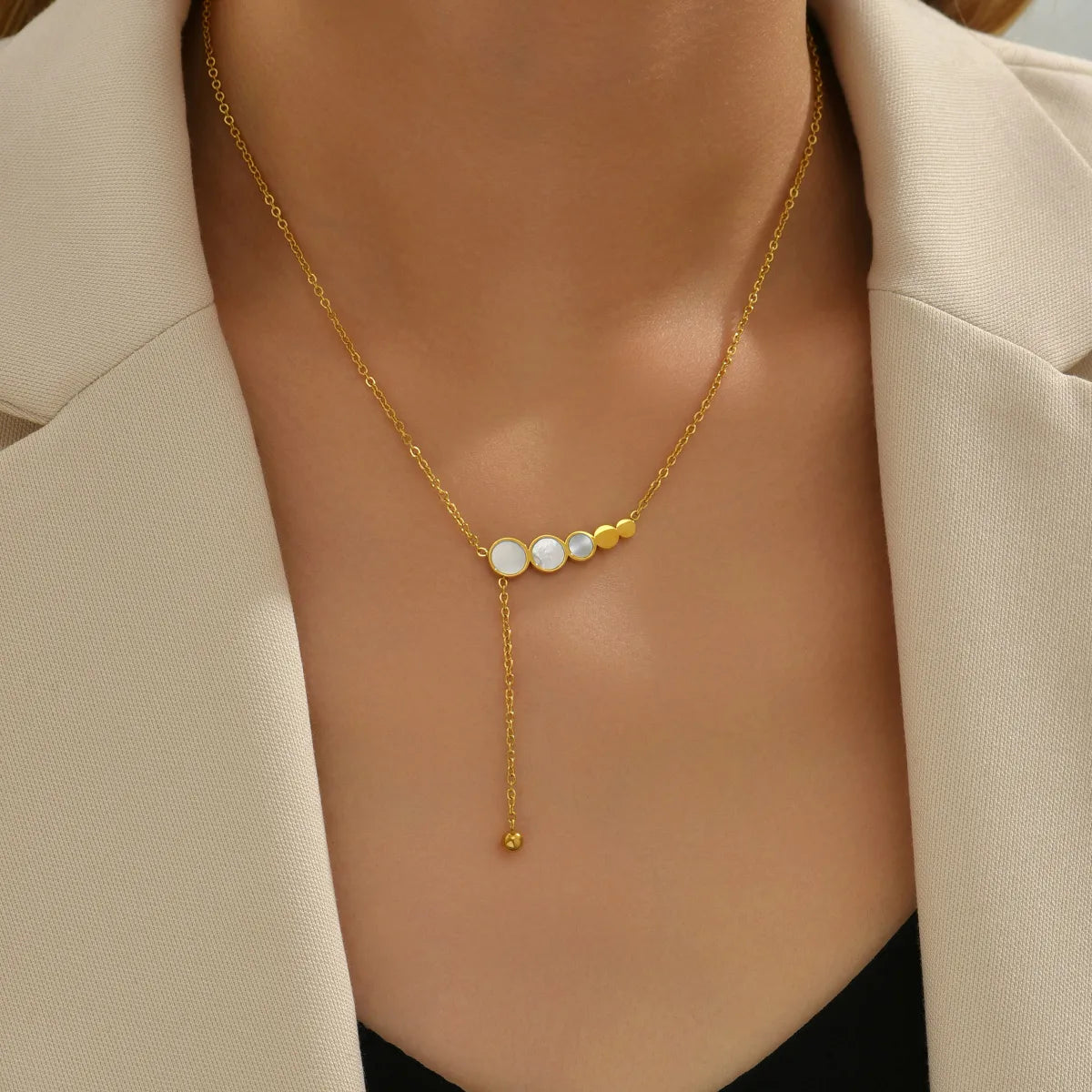 Women’s designer charm necklace-Simple Style Geometric Round Dots Stainless Steel Titanium Steel Irregular Plating Inlay Shell 18k Gold Plated Pendant Necklace