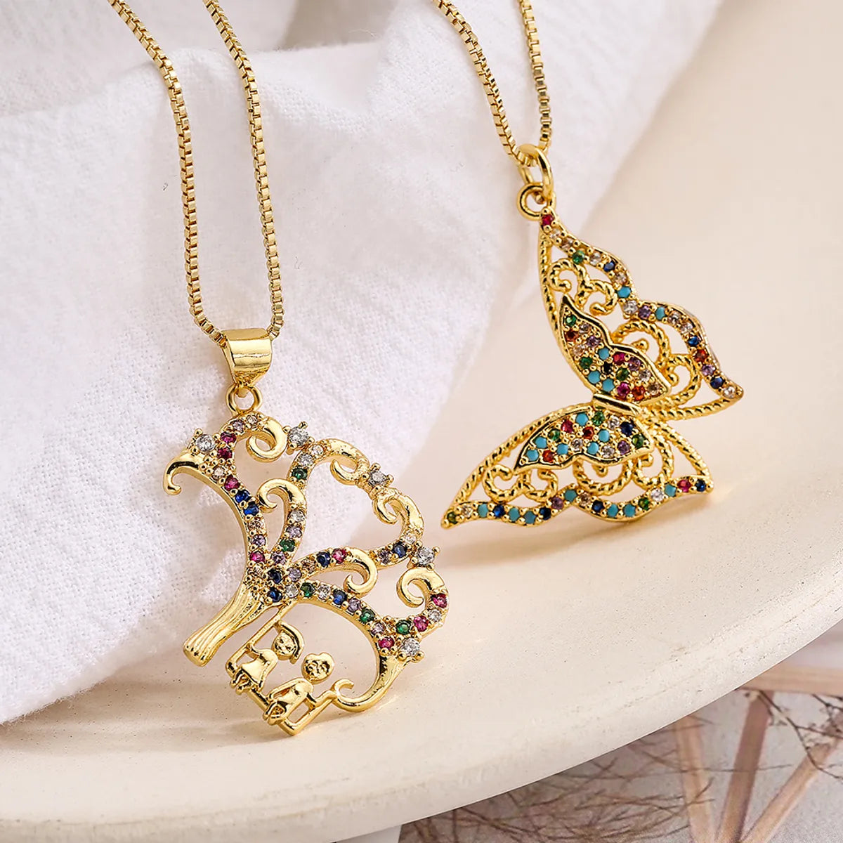 Women’s diamond-studded necklace-Simple Style Commute Tree Butterfly Copper Plating Inlay Zircon 18k Gold Plated Pendant Necklace