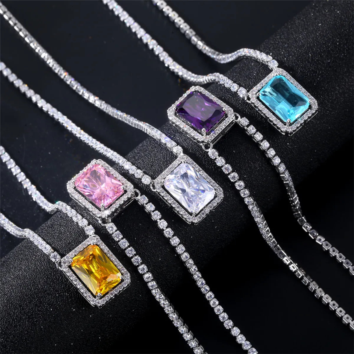 Women’s sparkling gold necklace-Casual Vintage Style Shiny Rectangle Copper Plating Inlay Zircon White Gold Plated Pendant Necklace