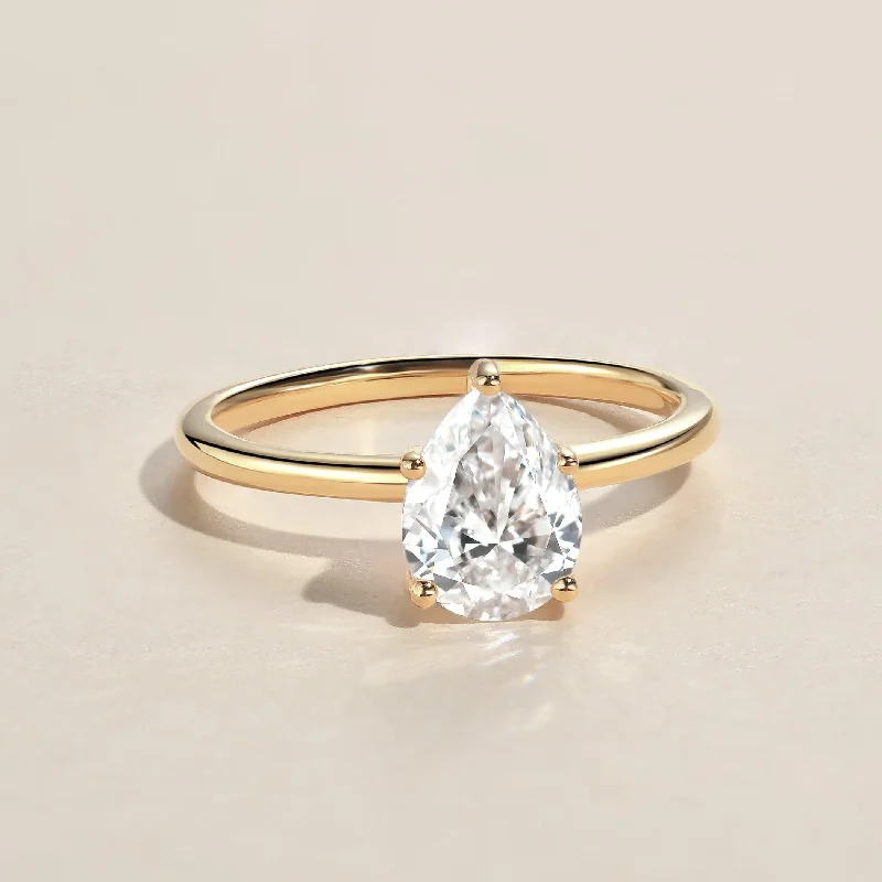 Women’s stylish rings-1.0ct Pear Shaped Moissanite Classic Solitaire Ring